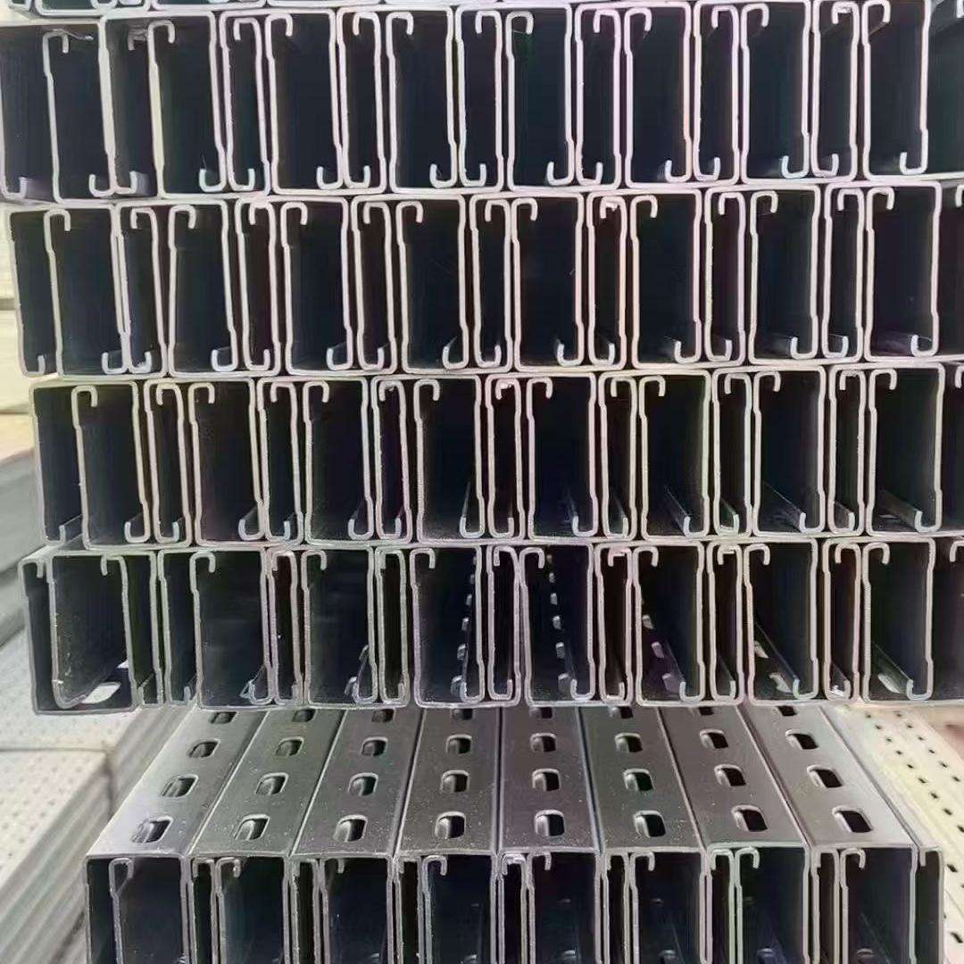 c型鋼光伏支架,高強度防風抗震,分布式光伏系統必備神器?